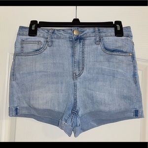 ✨RSQ light wash denim shorts✨